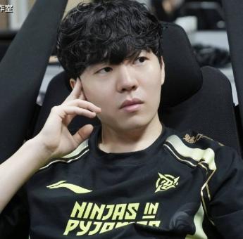 28circle-Rookie在TES比赛中持续失利，爆冷引发热议！热度持续攀升的简单介绍